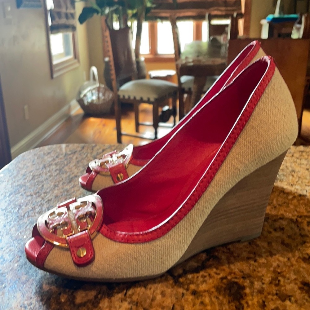 Tory Burch Wedge size 10